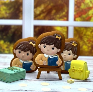 №12 Дівчинка з книгою